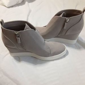 3/$25 Altar'd State Mia ankle boots gray size 8.5